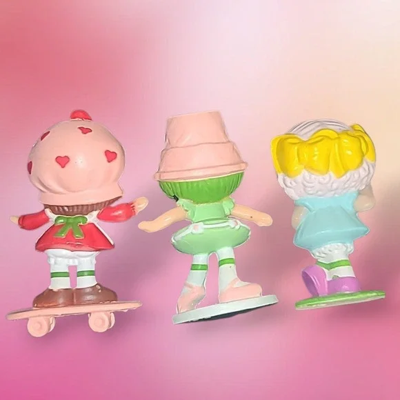 3 Vintage 1982 Strawberry Shortcake, Lime Chiffon &‎ Angel Cake PVC Figures - Picture 3 of 3